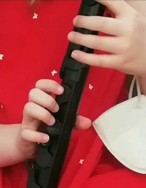 Kind mit Flöte